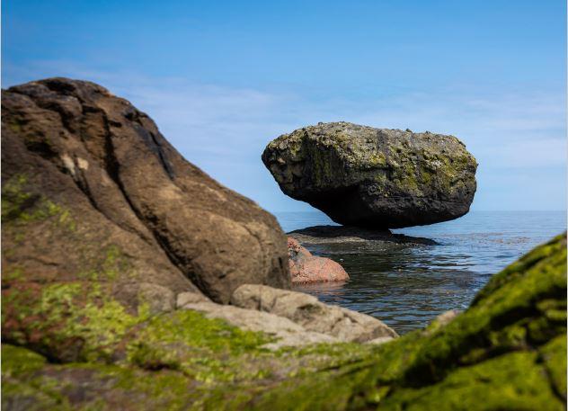 Balance Rock - Shutterstock 1537551125